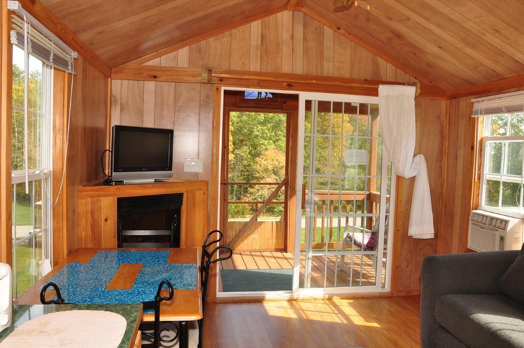Plymouth Rock Camping Resort Rustic Cabin Elkhart Lake Extérieur photo