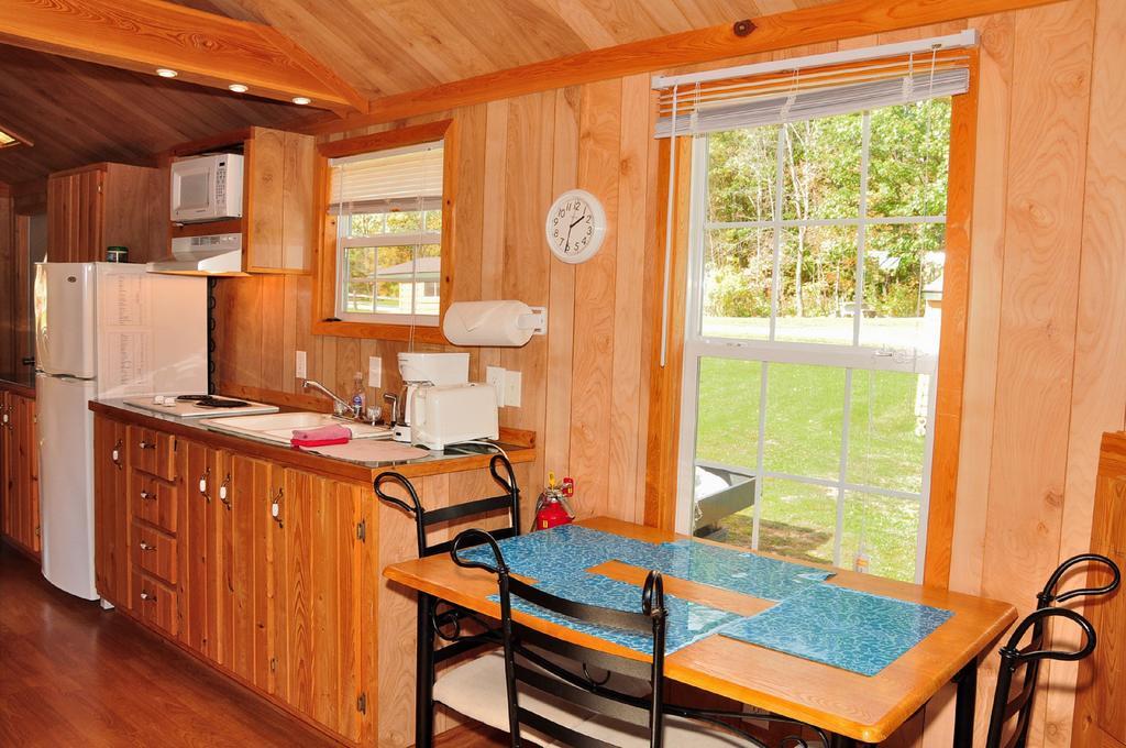 Plymouth Rock Camping Resort Rustic Cabin Elkhart Lake Extérieur photo
